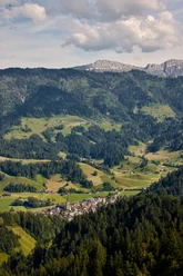 Blick ins Dorf Escholzmatt mit der imposanten Kirch