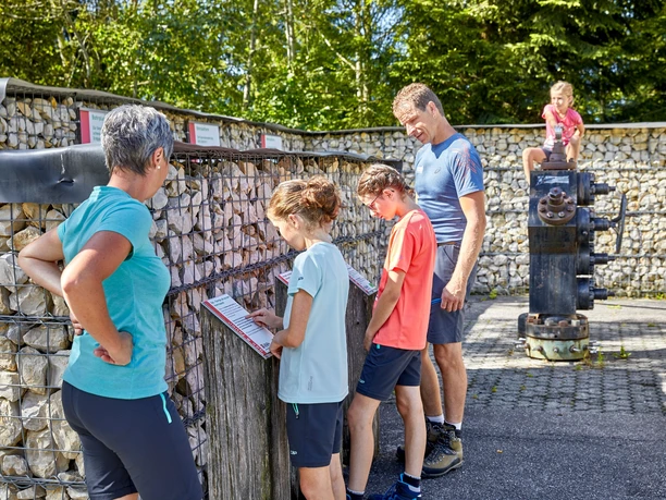 Bei der Plattform Gas & Feuer findet man ein Bohrloch aus den 80er/90er Jahren.