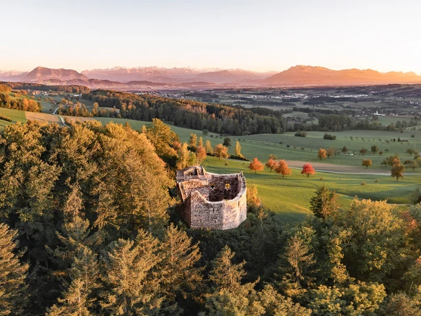 Burgruine Nünegg im Herbst