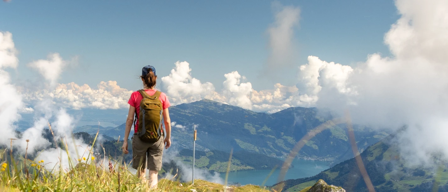 Wandern auf dem Arvigrat mit Blick auf den Vierwaldstättersee