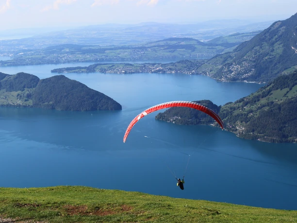 Gleitschirmfliegen Luftseilbahn Niederbauen
