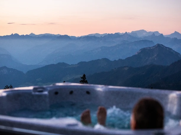 Baden mit Blick in die Bergwelt