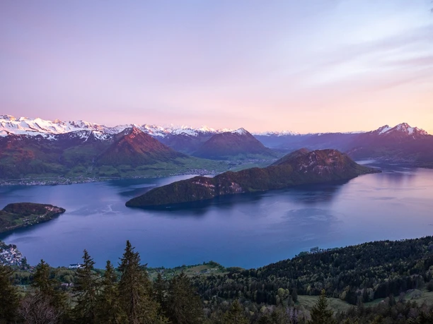 Den Sonnenuntergang auf dem Dossen geniessen