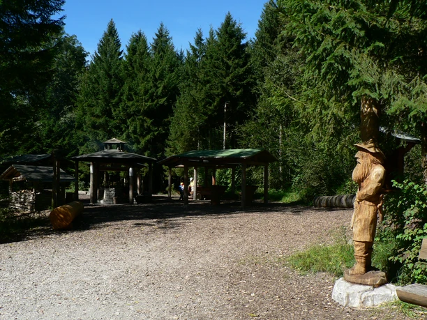 Chärwaldräuber, im Hintergrund Picknickplatz