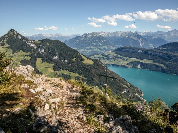 Aussicht beim Gipfelkreuz