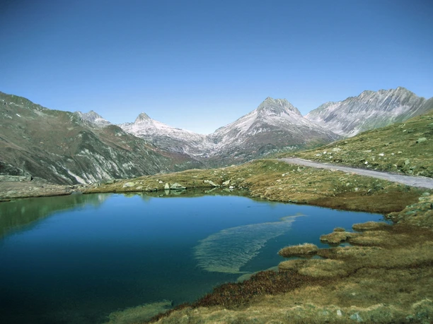 Lai Urlaun in der Nähe der Maighelshütte im Val Maighel (Etappe 1).