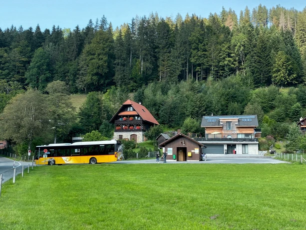 Eigenthal, Abfahrt Postauto nach Luzern