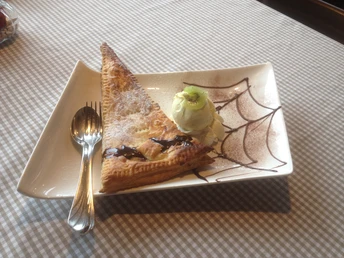 Blätterteig Hexenhut vom Alpenrestaurant Wirzweli