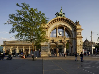 Torbogen beim Bahnhof Luzern