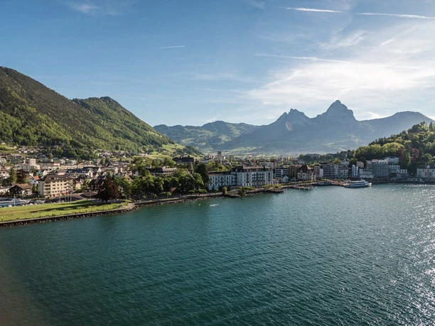 Brunnen am Vierwaldstättersee mit den Mythen