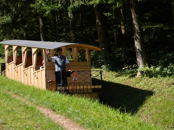 Zur Mittelstation mit der Standseilbahn