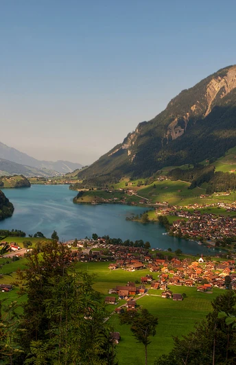 Blick vom Brünigpass auf den Lungerersee