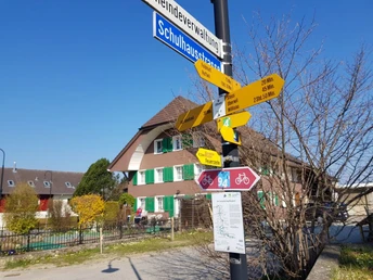 In Ufhusen zweigt der Weg ab