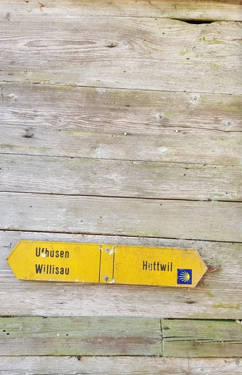 Eine alte Wegmarkierung