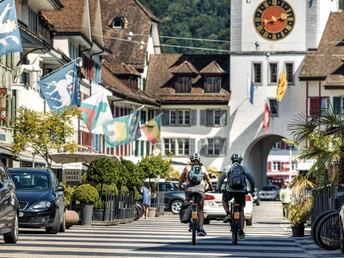 Mit dem e-Bike auf der Route 1291 durch das Städtli Willisau.