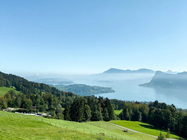 Aussicht auf Vierwaldstättersee, oberhalb Hergiswil Aussicht auf Vierwaldstättersee, oberhalb Hergiswil