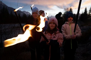 Kinder Fackelwanderung mit Würstel Grillen (Mittenwald)