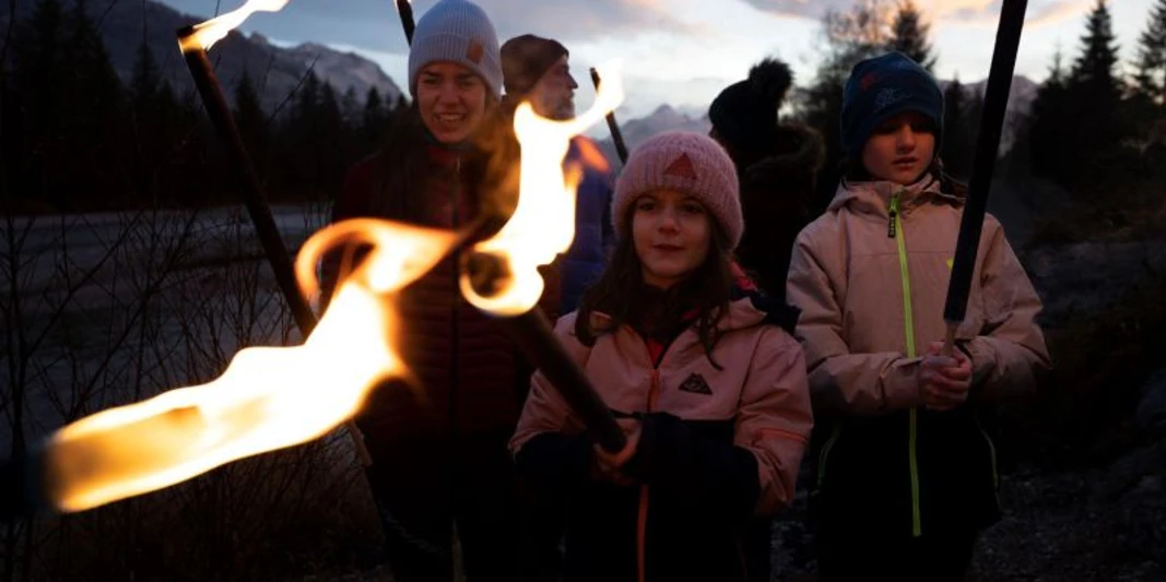 Kinder Fackelwanderung mit Würstel Grillen (Mittenwald)