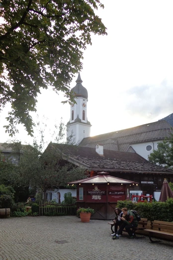 Polzenkasperhaus und Kirche St. Martin
