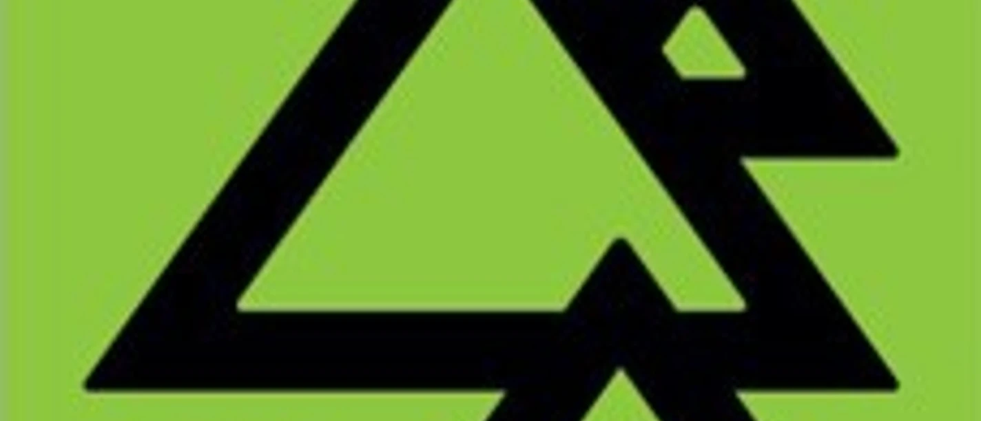 Bergtour Logo BT8 Schwarzes Bergsymbol aus Dreiecken auf grünem Hintergrund.