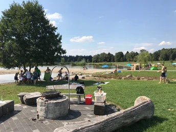 Badesee westlich von Hetten in Hohenpeißenberg