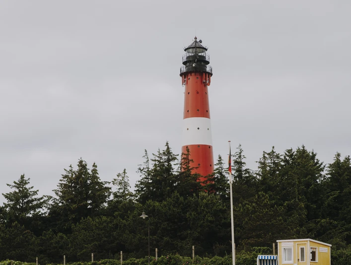 Strandkorb vor Hörnumer Leuchtturm
