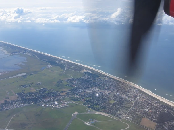 Flug über Sylt Westerland.JPG
