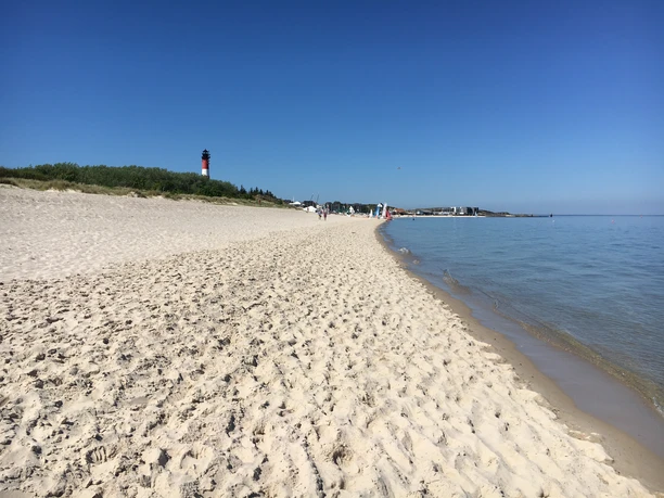 Hörnumer Oststrand mit Leuchtturm.JPG
