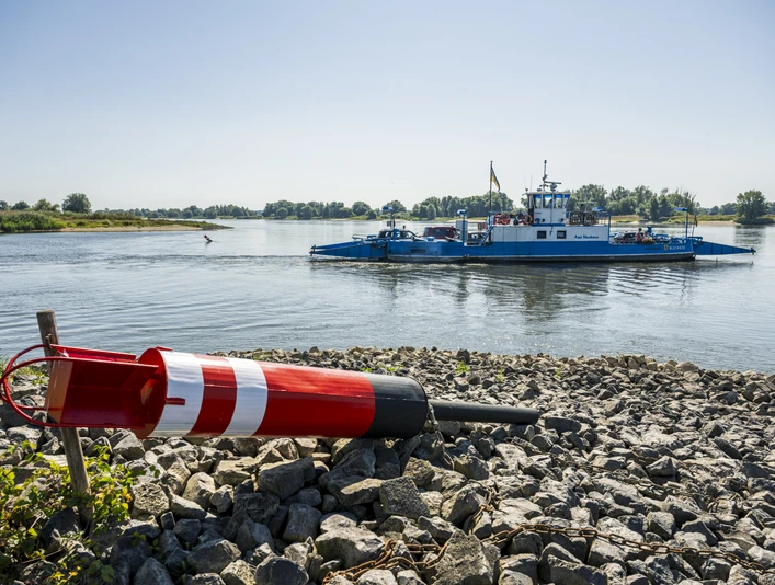 Die Elbfähre in Bleckede Die Elbfähre in BleckedeThe Elbe ferry in BleckedeLe bac sur l'Elbe à BleckedeDe Elbe veerboot in BleckedeElbe-færgen i Bleckede