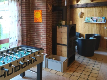 Aufenthaltsraum im Naturerlebnishaus am Buchenholz Aufenthaltsraum im Naturerlebnishaus am Buchenholz