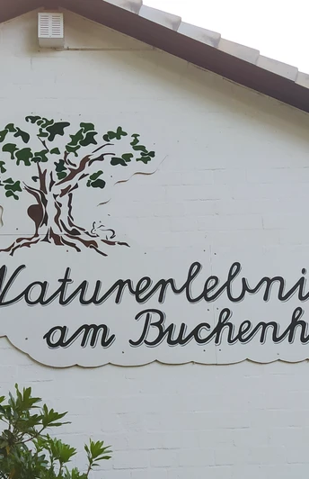 Namenszug am Naturerlebnishaus Hepstedt Namenszug am Naturerlebnishaus Hepstedt