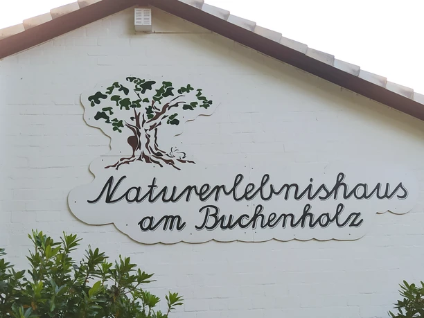 Namenszug am Naturerlebnishaus Hepstedt Namenszug am Naturerlebnishaus Hepstedt