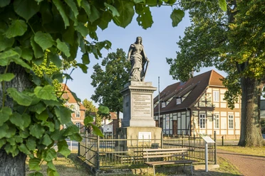 Statue af Germania i Neuhaus