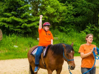 Andershof_Pferd_Reitplatz