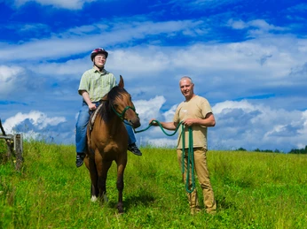 Andershof_Pferd_Wiese