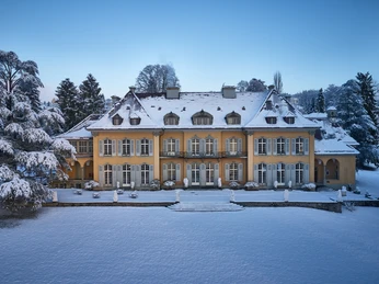 Villa Aussen Winter2.jpg