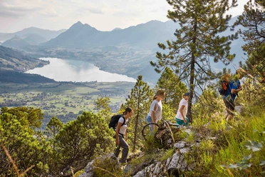 Auf dem Bärgmanndlipfad mit Sicht auf den Sarnersee