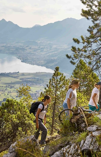 Auf dem Bärgmanndlipfad mit Sicht auf den Sarnersee