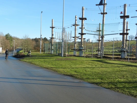 Hochseilgarten gleich neben dem Parkplatz