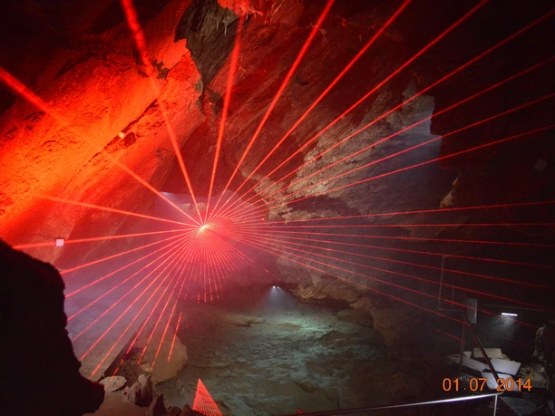 Lasershow in der Drachenhöhle