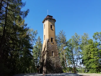 Perlaser Turm bei Treuen