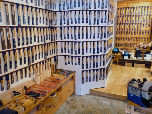 Fachgeschäft in der Schauwerkstatt Holzbildhauerei Tschierske in Annaberg-Buchholz OT Frohnau