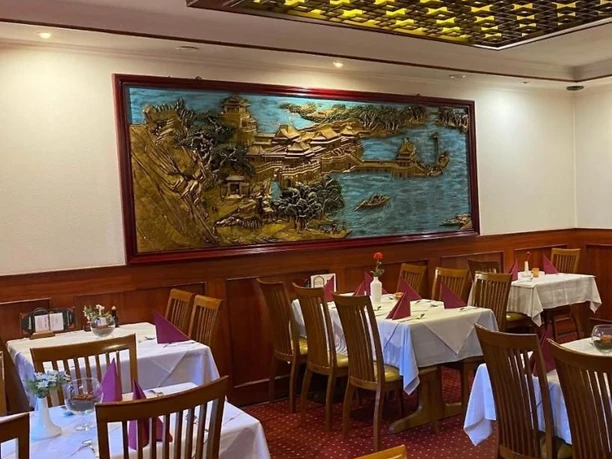 Restaurant und Pension Peking Gastraum.jpg