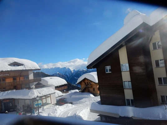 Blick_auf_Haus_Lusa_und_Coop