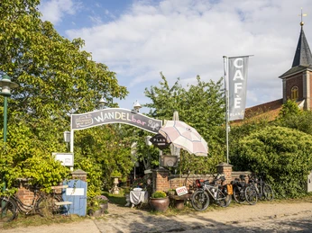 Café Plan b en antiek Wandelbar in Stiepelse Café Plan b und Antiquitäten Wandelbar in StiepelseCafé Plan b and antiques Wandelbar in StiepelseCafé Plan b et Antiquités Wandelbar à StiepelseCafé Plan b en antiek Wandelbar in StiepelseCafé Plan b og antik Wandelbar i Stiepelse