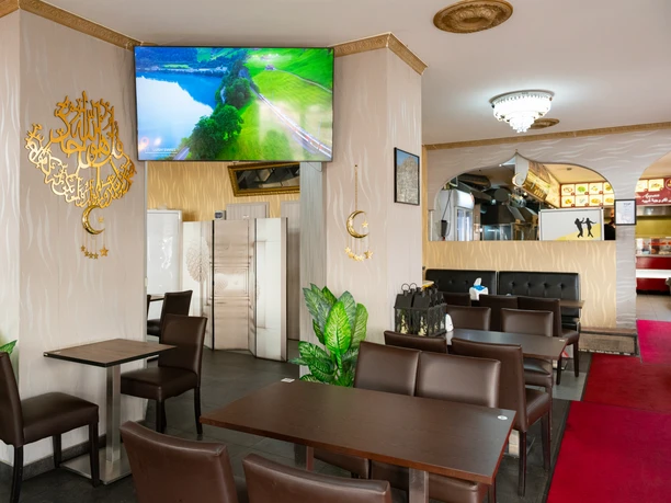 Widok wnętrza restauracji Damaskus - Restauracje w Lipsku Restauracja Damaskus jest prosto i nowocześnie urządzona