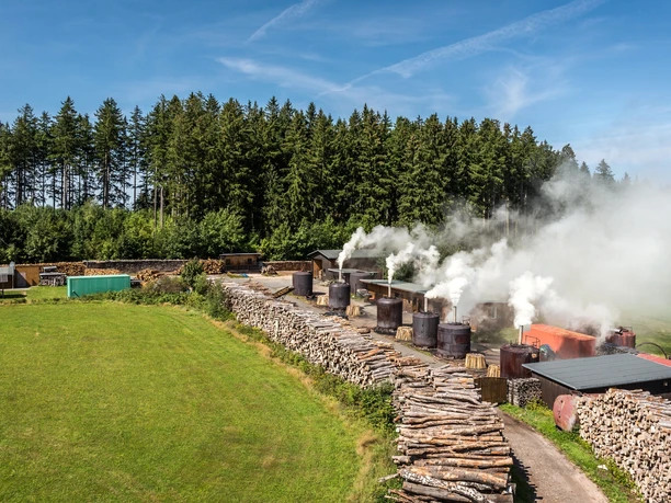 Köhlerei an der Talsperre Sosa