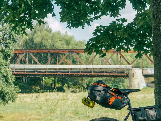 Rast auf dem Mulderadweg