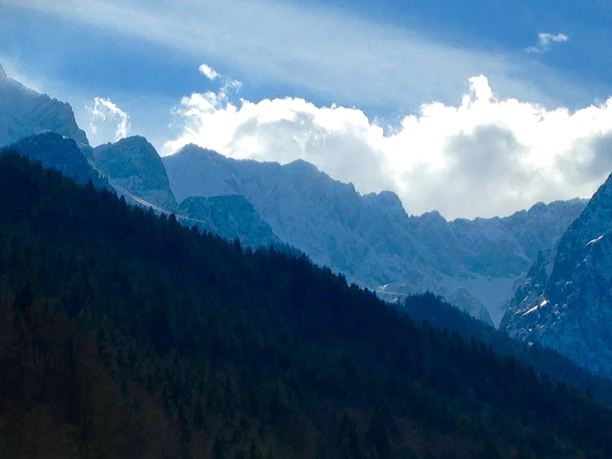 Blick vom Wohnzimmer / Terrasse