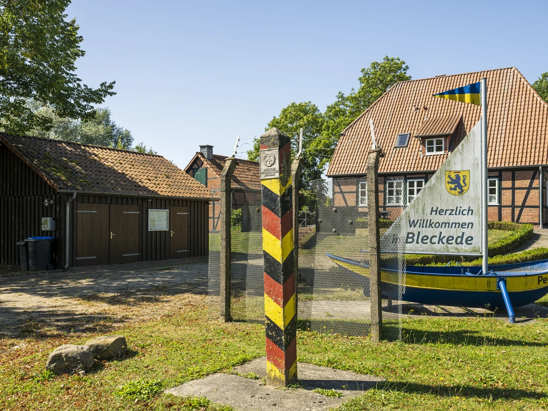 Grænseudstilling og Alte Schule gæstehus Grenzausstellung und Gästehaus Alte SchuleBorder exhibition and Alte Schule guest houseExposition frontalière et maison d'hôtes de l'ancienne écoleGrens tentoonstelling en pension Alte SchuleGrænseudstilling og Alte Schule gæstehus